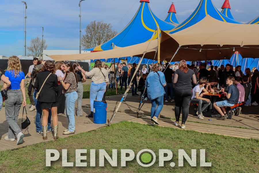 Publiek    Bezoekers (63)